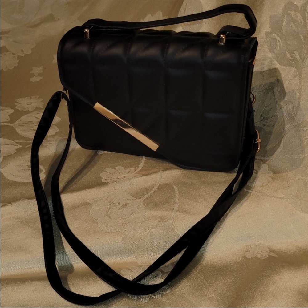 🌹Black Fashioned Quilted Shoulder Bag/Crossbody NWOT